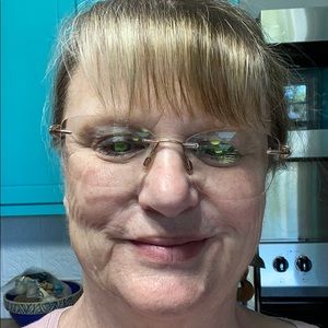 Meet your Posher, Debby